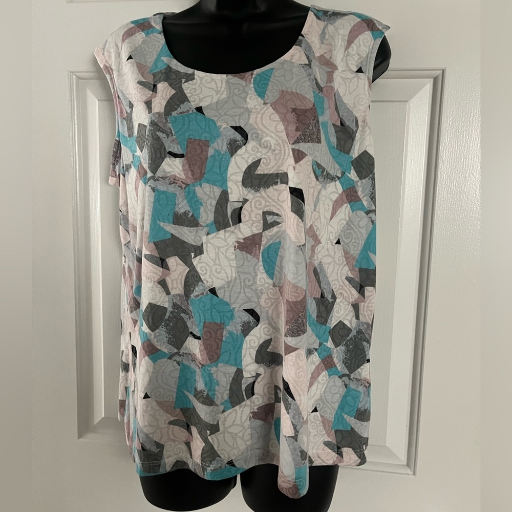 NWT TanJay sleeveless Top Size Medium